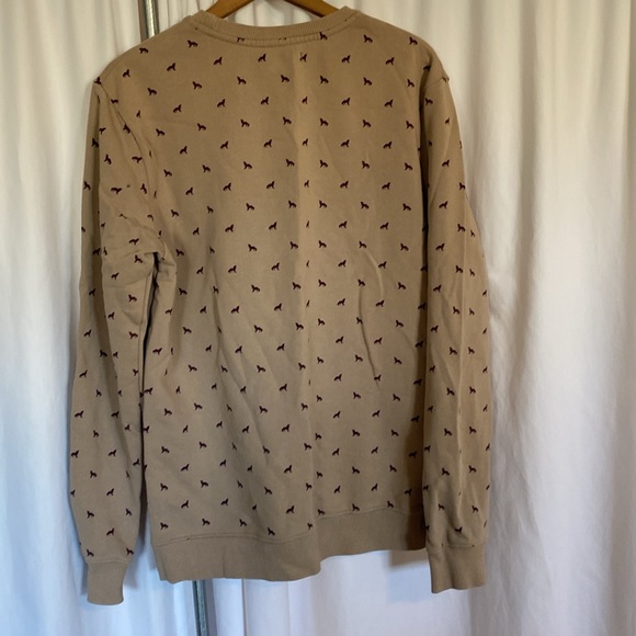 Tan sweatshirt with wolf pattern - Picture 2 of 4